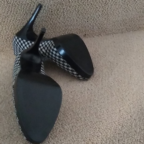 Steve Madden Black/White 4.5" Heals SZ 8.5 M - Picture 3 of 6